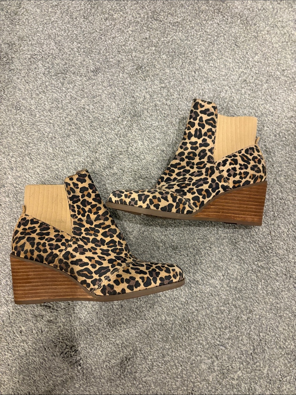 TOMS Women's Sadie Leopard Print Wedge Booties